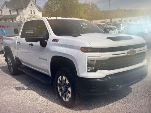 Used 2024 Chevrolet Silverado 2500 Custom w/ Custom Convenience Package AWD/4WD image 7