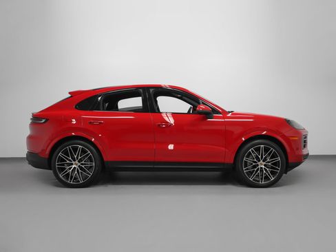 Certified 2024 Porsche Cayenne Coupe AWD/4WD image 13