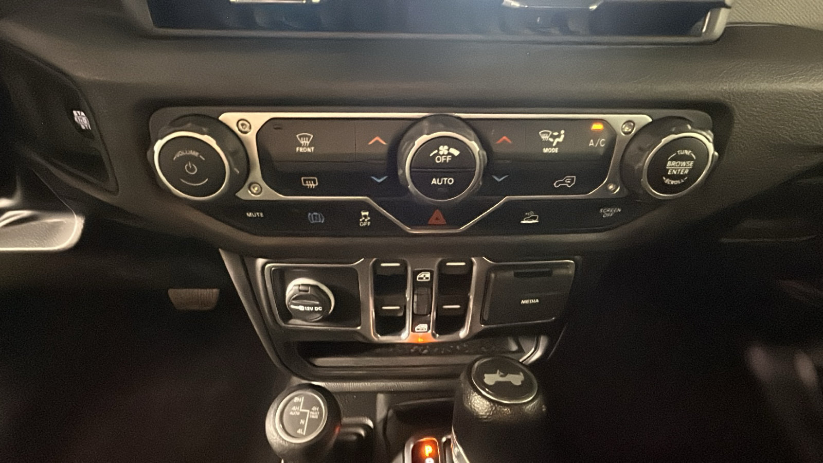 Used 2024 Jeep Wrangler Unlimited AWD/4WD image 24