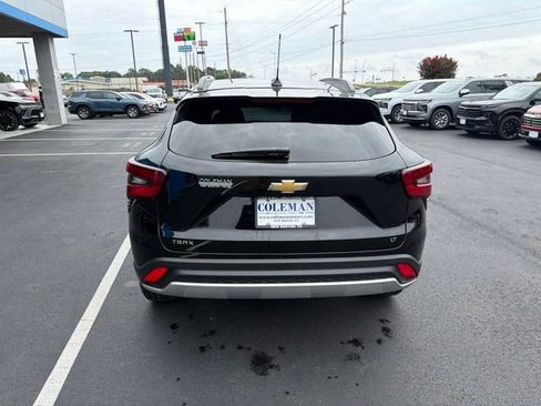 New 2026 Chevrolet Trax LT w/ LT Convenience Package FWD image 25
