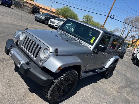 Used 2018 Jeep Wrangler Unlimited Sahara w/ Connectivity Group AWD/4WD image 42