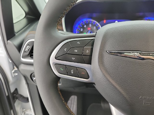 Used 2023 Chrysler Pacifica Pinnacle AWD/4WD image 22