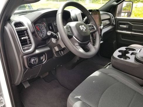 Certified 2025 RAM 2500 Big Horn AWD/4WD image 11