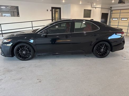 Used 2021 Toyota Camry XSE image 7