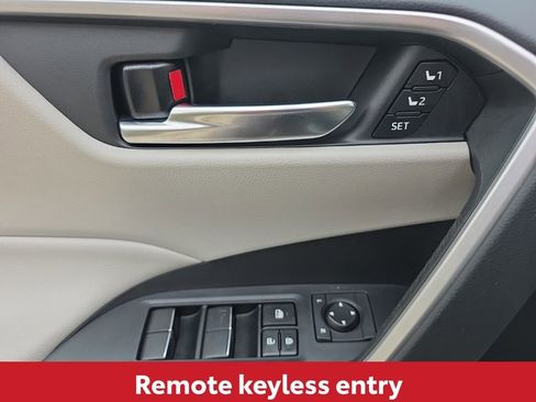 Used 2021 Toyota RAV4 XLE Premium image 22