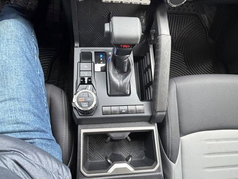 Used 2025 Toyota Tacoma TRD Off-Road image 21