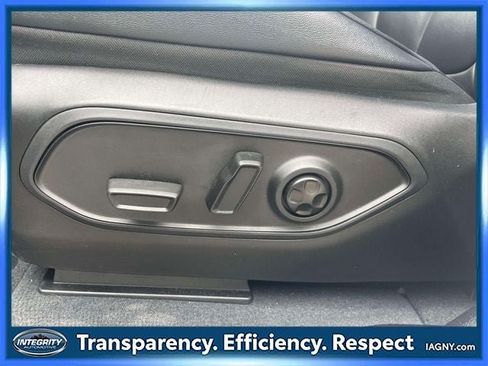 Used 2023 Jeep Grand Cherokee L Limited AWD/4WD image 19