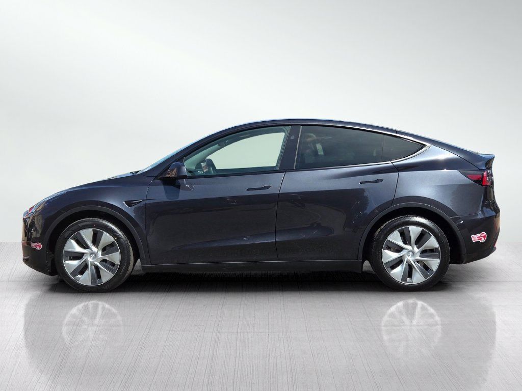 Used 2024 Tesla Model Y Long Range AWD/4WD image 8