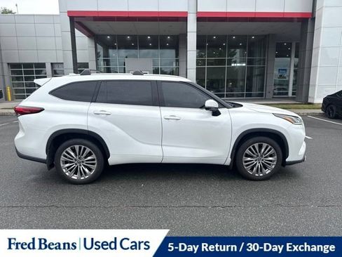 Used 2023 Toyota Highlander Platinum AWD/4WD image 6