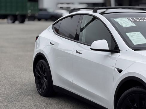 Used 2023 Tesla Model Y Long Range image 5