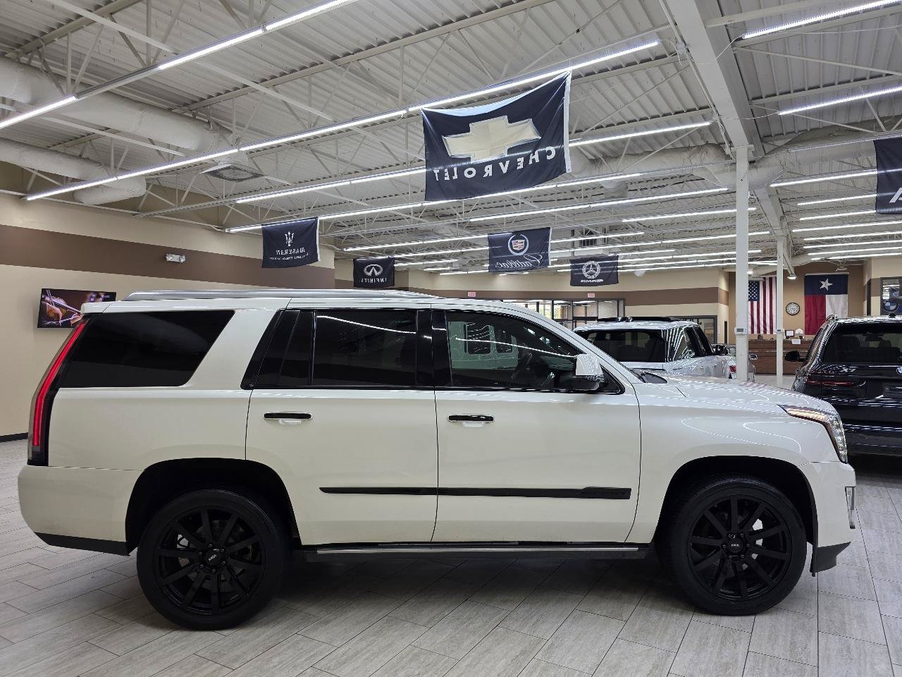 Used 2015 Cadillac Escalade Platinum AWD/4WD image 5
