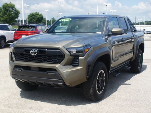 Used 2024 Toyota Tacoma TRD Off-Road w/ TRD Off Road Premium Package AWD/4WD image 2