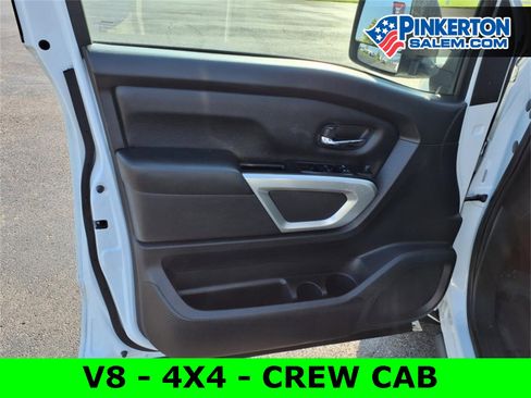 Used 2022 Nissan Titan SV w/ SV Convenience Package image 15