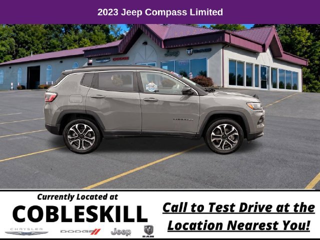 Used 2023 Jeep Compass Limited AWD/4WD image 3