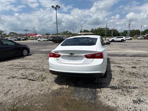 Used 2018 Chevrolet Malibu LT w/ Leather Package FWD image 20