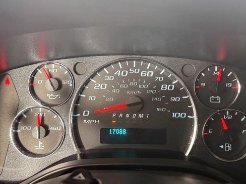 Used 2024 Chevrolet Express 2500 w/ Driver Convenience Package RWD image 18