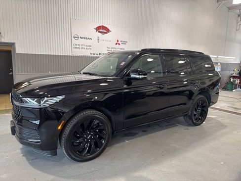 Used 2025 Lincoln Navigator Reserve w/ Jet Appearance Package image 8