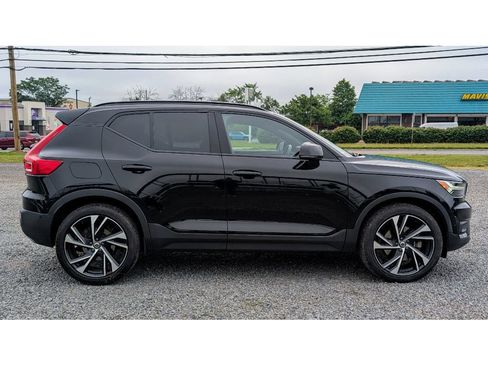 Used 2019 Volvo XC40 T5 R-Design image 8
