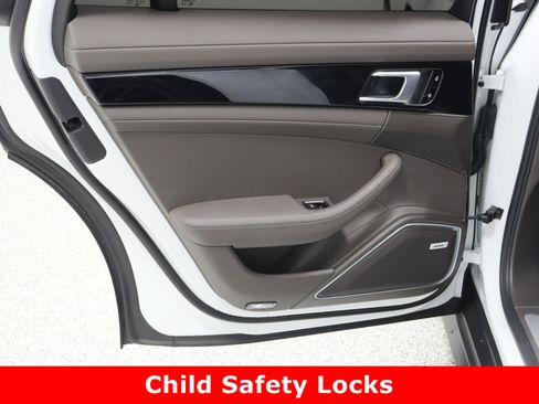 Used 2021 Porsche Panamera 4 image 29