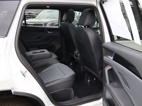 New 2026 Volkswagen Tiguan SEL R-Line image 31