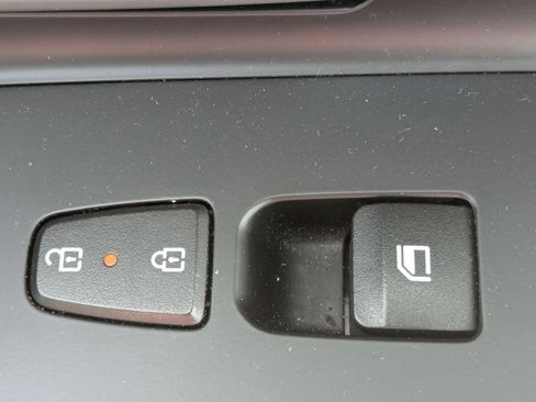 Used 2025 Hyundai Elantra Limited FWD image 35