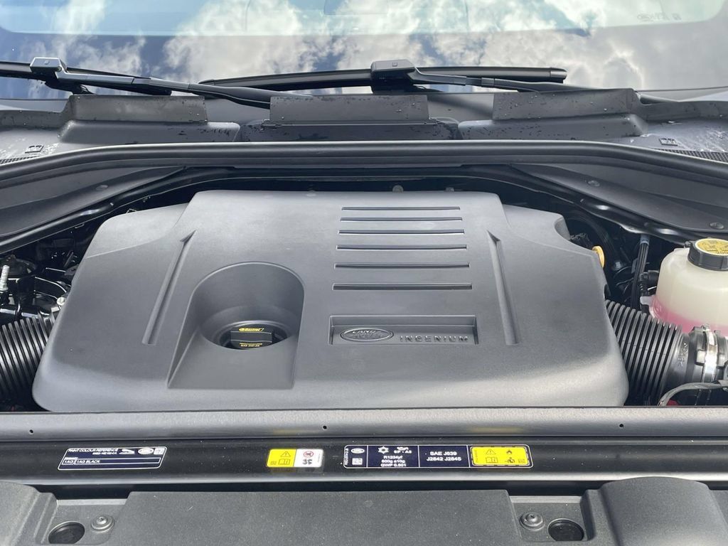 New 2026 Land Rover Range Rover Sport Dynamic SE AWD/4WD image 13