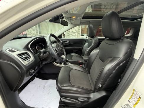Used 2020 Jeep Compass Latitude AWD/4WD image 9