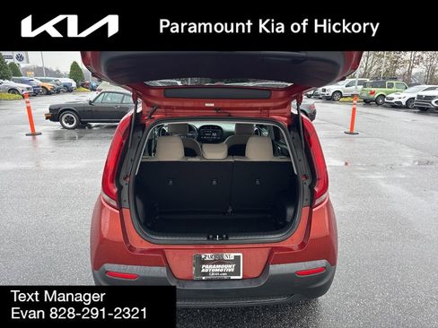 Used 2022 Kia Soul LX image 8