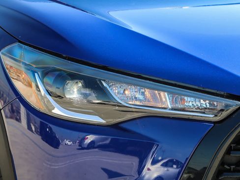 Used 2024 Toyota Corolla Cross LE image 4