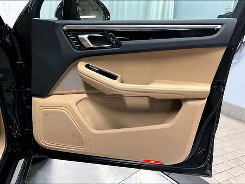 Used 2024 Porsche Macan image 29
