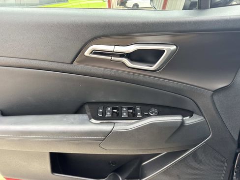 Used 2025 Kia Sportage EX w/ Premium Package FWD image 19