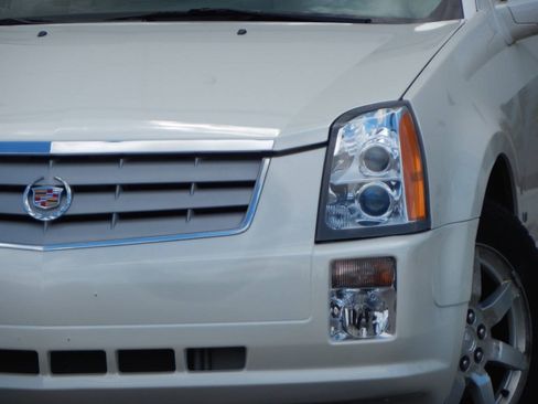 Used 2006 Cadillac SRX w/ Seating Package AWD/4WD image 4