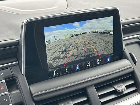 Used 2023 GMC Yukon SLT w/ SLT Premium Package image 31