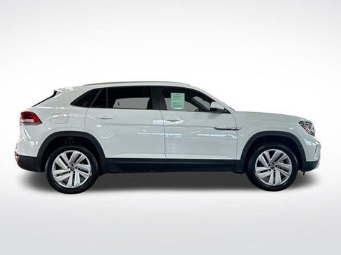 Certified 2022 Volkswagen Atlas Cross Sport SE image 3