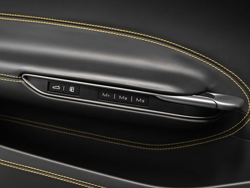 Used 2018 Ferrari GTC4Lusso image 47