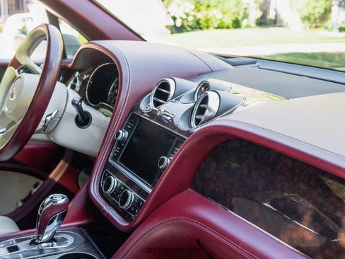 Used 2019 Bentley Bentayga image 49