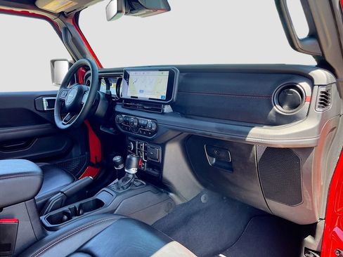 Certified 2025 Jeep Wrangler Unlimited Rubicon AWD/4WD image 28