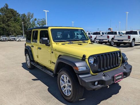 Used 2023 Jeep Wrangler Sport S image 3