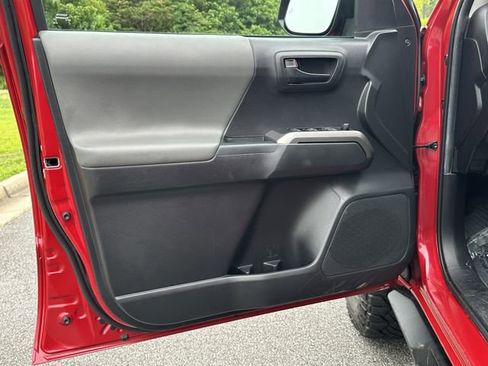 Used 2022 Toyota Tacoma SR5 w/ Technology Package RWD image 12