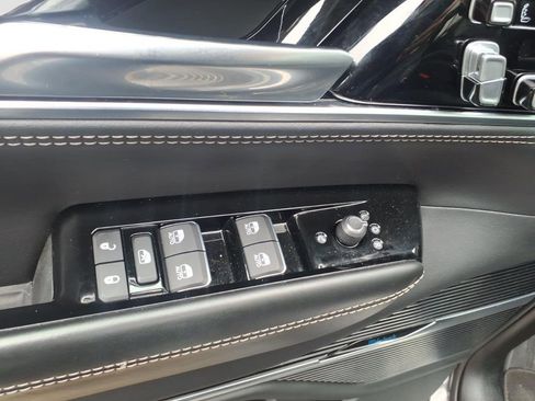 Used 2023 Jeep Grand Wagoneer L Series II image 23