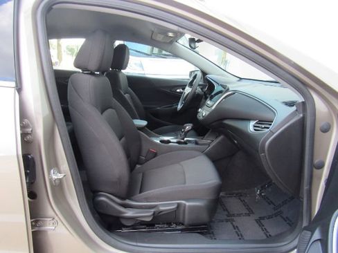 Used 2025 Chevrolet Malibu LT image 19