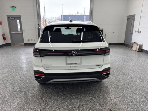 New 2026 Volkswagen Taos SE image 3