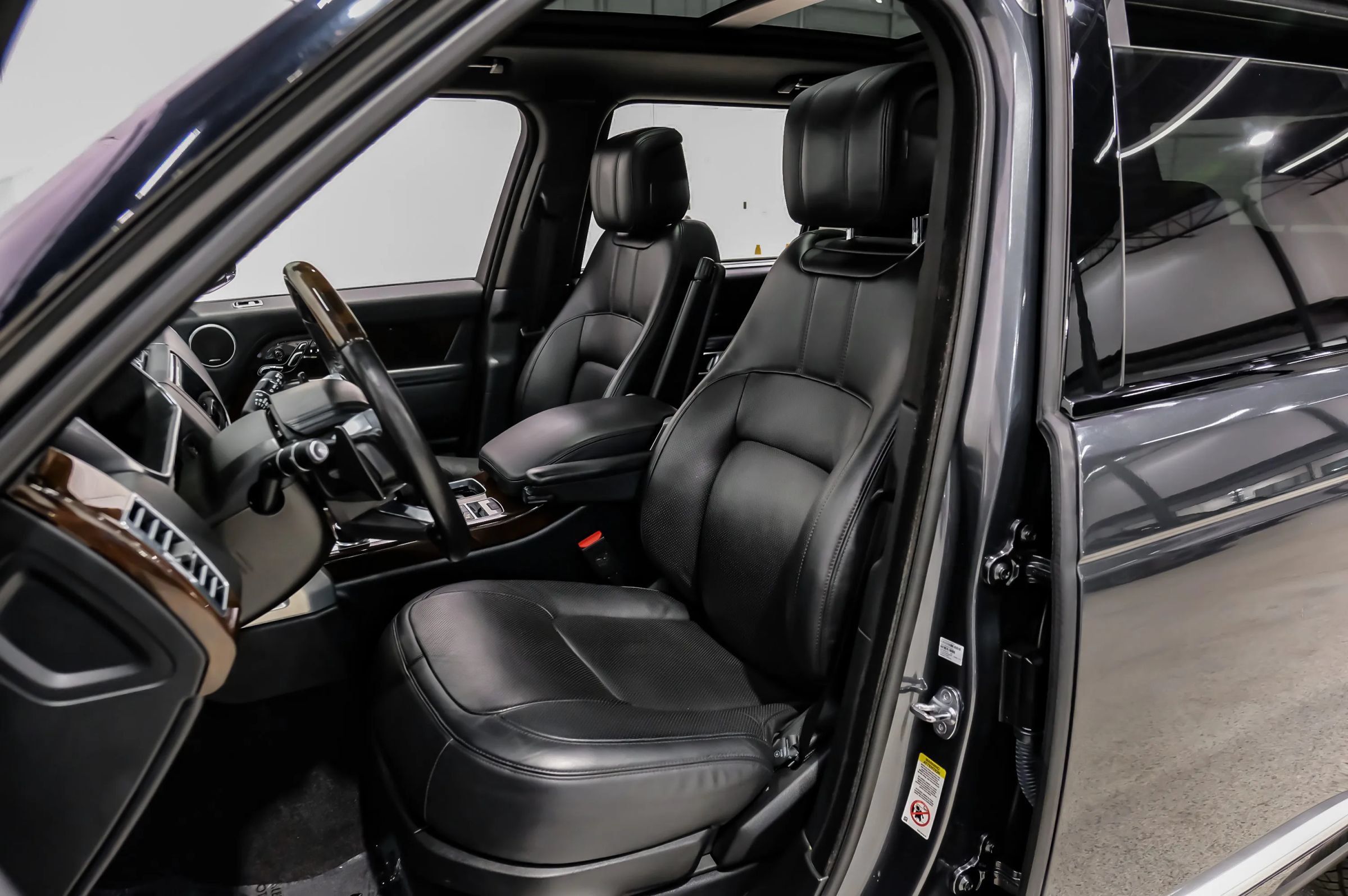 Used 2019 Land Rover Range Rover Long Wheelbase Supercharged AWD/4WD image 43