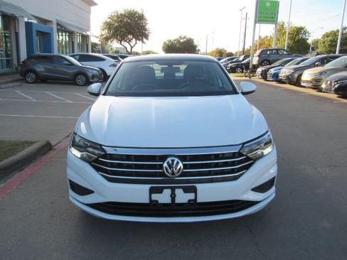 Used 2020 Volkswagen Jetta SE w/ SE Cold Weather Package image 2