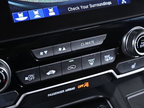 Used 2018 Honda CR-V Touring image 16