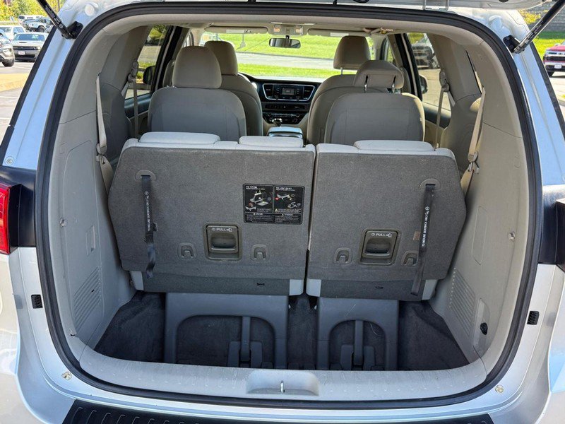 Used 2016 Kia Sedona L FWD image 4