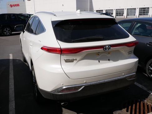 Used 2022 Toyota Venza Limited image 5