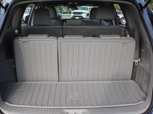 Used 2019 Toyota Highlander LE FWD image 26
