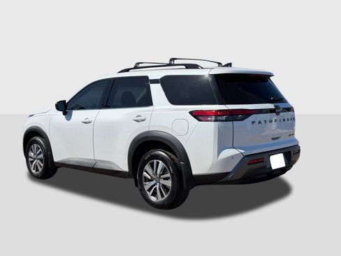 New 2026 Nissan Pathfinder SL image 3