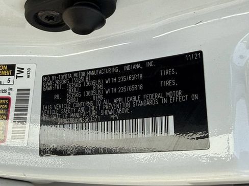 Used 2022 Toyota Highlander XLE AWD/4WD image 37